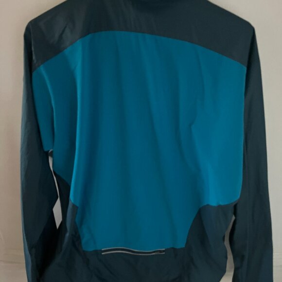New Patagonia super lightweight windbreaker - Picture 2 of 2